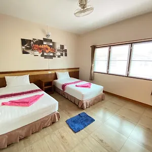 Hostel Lotus, Tau-sziget